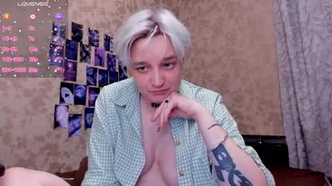 Snapshot of hotty_linn chatting on 09-09-25, 07:13 Linn online show from 09-09-25, 07:13