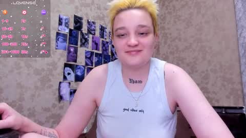 Snapshot of hotty_linn chatting on 10-05-25, 08:51 Linn online show from 10-05-25, 08:51