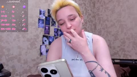 Snapshot of hotty_linn chatting on 10-06-25, 06:16 Linn online show from 10-06-25, 06:16
