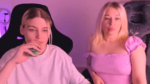 Nessie and Jessie online show from 01-02-25, 04:35