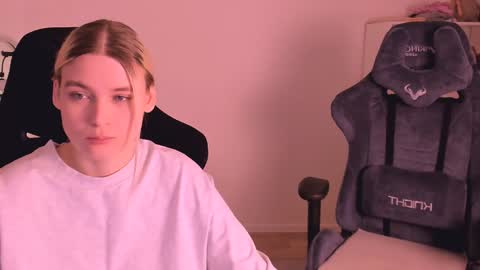 Nessie and Jessie online show from 01-03-25, 02:30