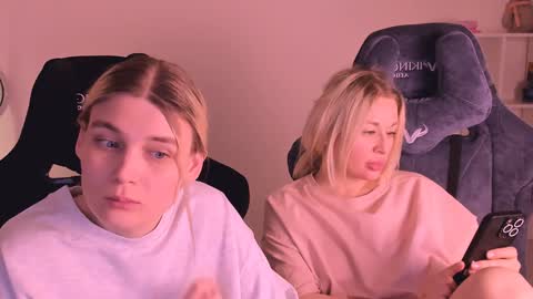 Nessie and Jessie online show from 01-06-25, 05:08