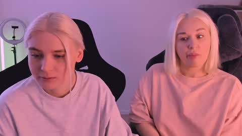 Nessie and Jessie online show from 01-21-25, 11:24