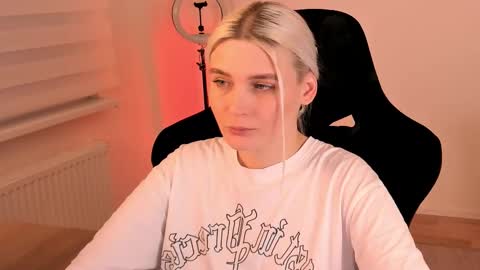 Nessie and Jessie online show from 02-22-25, 03:36