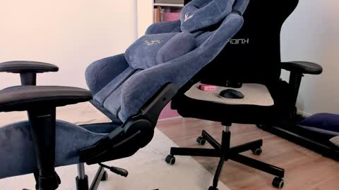 Nessie and Jessie online show from 04-03-26, 09:18