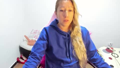 hottychrystal online show from 12-01-25, 10:31