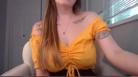 Snapshot of hotwifelili chatting on 06-07-26, 10:35 hotwifelili online show from 06-07-26, 10:35