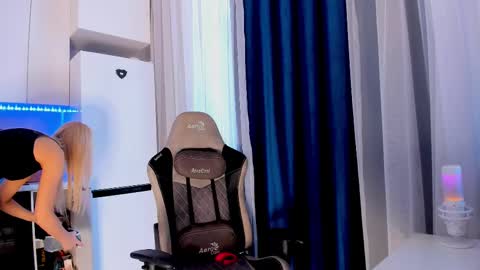 Snapshot of hotyplays chatting on 02-11-25, 03:50 Susan online show from 02-11-25, 03:50