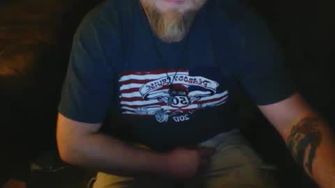 Snapshot of houstonj18853 chatting on 11-17-25, 01:11 Captainbow online show from 11-17-25, 01:11