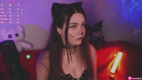 Mia online show from 10-19-25, 05:35