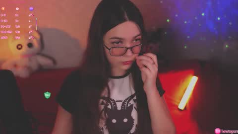 Mia online show from 10-22-25, 04:51