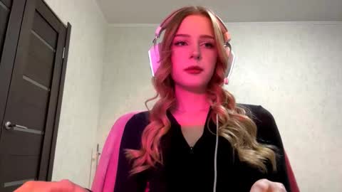 Snapshot of hrxxccvex chatting on 03-18-26, 03:26 Hikki online show from 03-18-26, 03:26