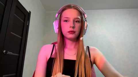 Snapshot of hrxxccvex chatting on 03-23-26, 12:36 Hikki online show from 03-23-26, 12:36