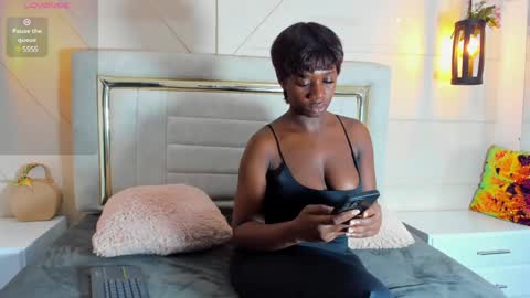 Snapshot of huddah_cam chatting on 12-27-24, 11:17 huddah online show from 12-27-24, 11:17