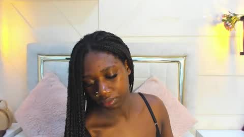 Snapshot of huddah_cam chatting on 02-15-25, 11:17 huddah online show from 02-15-25, 11:17