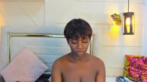 Snapshot of huddah_cam chatting on 02-27-25, 02:32 huddah online show from 02-27-25, 02:32