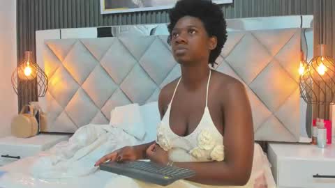 Snapshot of huddah_cam chatting on 09-20-25, 11:33 huddah online show from 09-20-25, 11:33