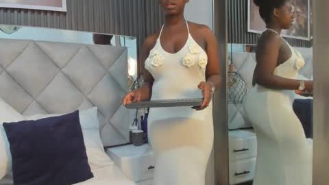 Snapshot of huddah_cam chatting on 09-29-25, 11:15 huddah online show from 09-29-25, 11:15