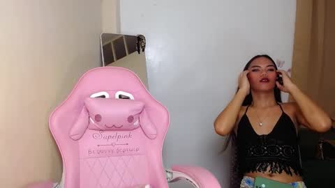 Snapshot of hugeasiancockandrea chatting on 12-01-24, 08:42 drea  online show from 12-01-24, 08:42