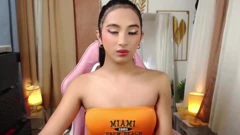 Snapshot of hugeasiancockandrea chatting on 03-01-25, 07:26 drea  online show from 03-01-25, 07:26