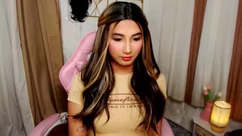 Snapshot of hugeasiancockandrea chatting on 10-18-25, 11:33 drea  online show from 10-18-25, 11:33
