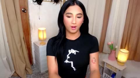 Snapshot of hugeasiancockandrea chatting on 10-23-25, 09:52 drea  online show from 10-23-25, 09:52