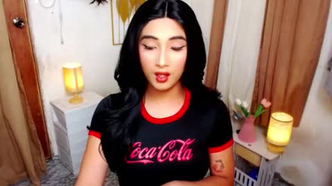 Snapshot of hugeasiancockandrea chatting on 10-24-25, 03:52 drea  online show from 10-24-25, 03:52