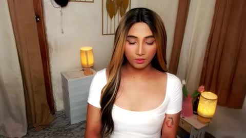 Snapshot of hugeasiancockandrea chatting on 10-27-25, 05:39 drea  online show from 10-27-25, 05:39