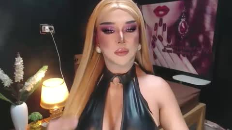 Christine online show from 04-05-26, 05:43