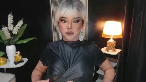 Christine online show from 04-27-26, 01:36