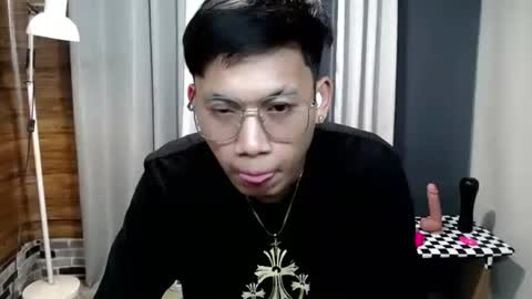 Snapshot of hugecockjames09 chatting on 10-17-25, 01:25 hugecockjames09 online show from 10-17-25, 01:25