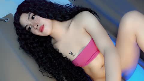 Snapshot of hugecockyanny chatting on 12-12-24, 10:24 Yhanie online show from 12-12-24, 10:24