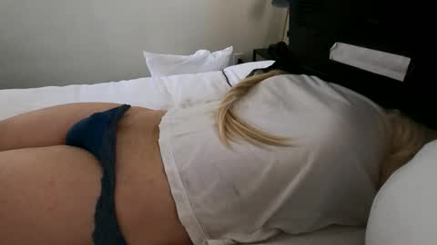 HugeCumshots online show from 04-19-26, 03:33