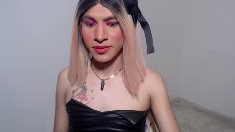 Danezka online show from 11-25-25, 04:56