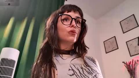 Snapshot of hugme_ chatting on 07-09-26, 04:55 Mika online show from 07-09-26, 04:55