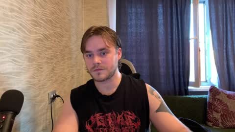 Snapshot of hugo__brad chatting on 05-17-26, 05:09 Hugo online show from 05-17-26, 05:09