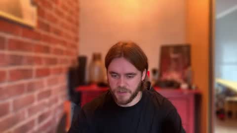 Snapshot of hugo__brad chatting on 08-07-26, 10:06 Hugo online show from 08-07-26, 10:06