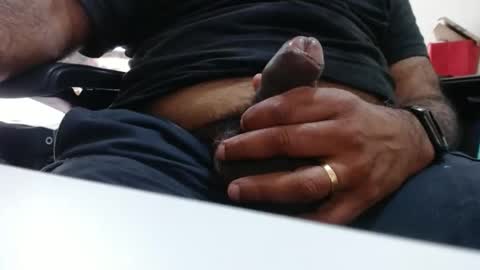 Snapshot of hugo_bulls chatting on 01-11-26, 04:50 HunkyLover online show from 01-11-26, 04:50