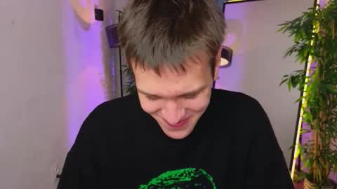 Hunter steele online show from 10-15-25, 03:56
