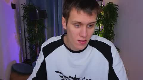 Hunter steele online show from 10-16-25, 01:45
