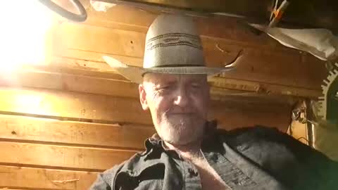 Snapshot of hung34u chatting on 09-27-25, 12:21 hung34u online show from 09-27-25, 12:21