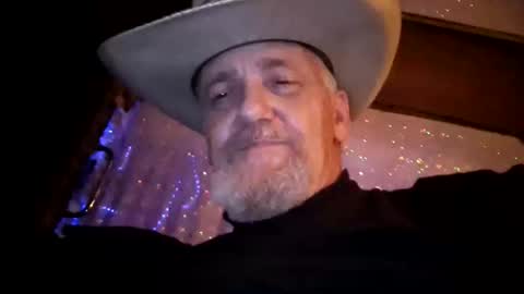 Snapshot of hung34u chatting on 10-19-25, 01:23 hung34u online show from 10-19-25, 01:23