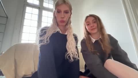 Alice help me reach 100 likes  online show from 04-25-26, 02:25