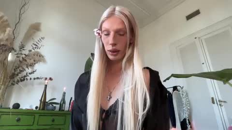 Alice help me reach 100 likes  online show from 05-14-26, 05:09