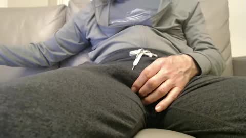 Snapshot of hung_hot_fit10 chatting on 01-11-25, 06:35 Big uncut cock dripping online show from 01-11-25, 06:35