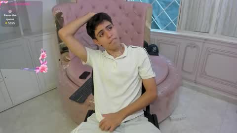 Snapshot of hunterwest06 chatting on 06-01-26, 09:16 Lucas online show from 06-01-26, 09:16