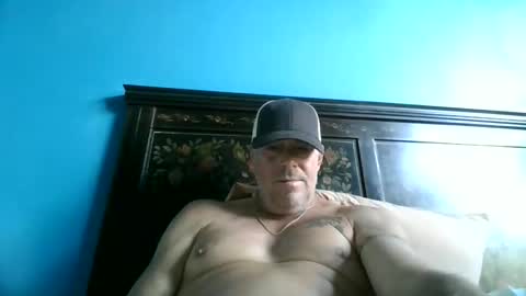 Snapshot of hunybager chatting on 10-24-25, 02:35 hunybager online show from 10-24-25, 02:35