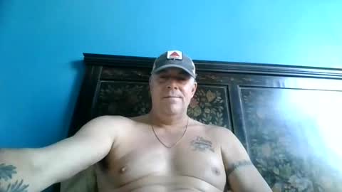 Snapshot of hunybager chatting on 12-15-25, 01:59 hunybager online show from 12-15-25, 01:59