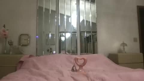 Snapshot of hunyybunz chatting on 10-27-25, 12:15 Goddess Hunyy online show from 10-27-25, 12:15