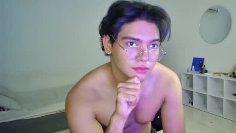 Snapshot of husband_xxx chatting on 11-18-25, 04:00 husband_xxx online show from 11-18-25, 04:00